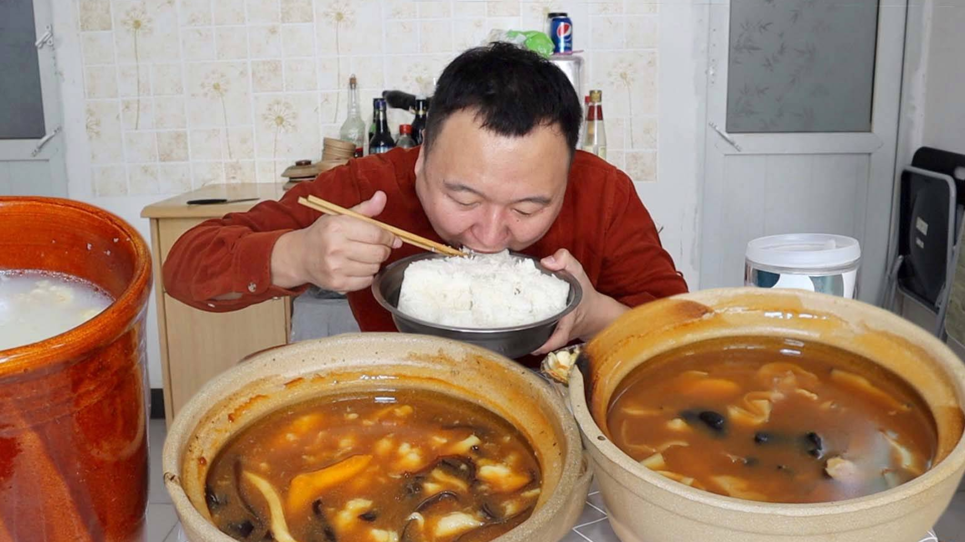 小伙176点了2份鲍鱼捞饭,1份猪肚鸡汤,没想到原来是这样!